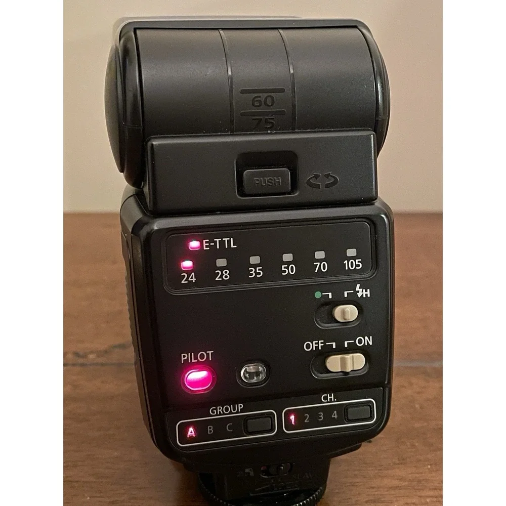 Canon Speedlite 420EX Shoe Mount Flash for  Canon + Lowepro Soft Padded Case